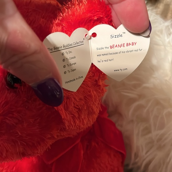 Ty beanie buddy Sizzle bright red blk eyes and nose red ribbon soft and huggable - Picture 2 of 5